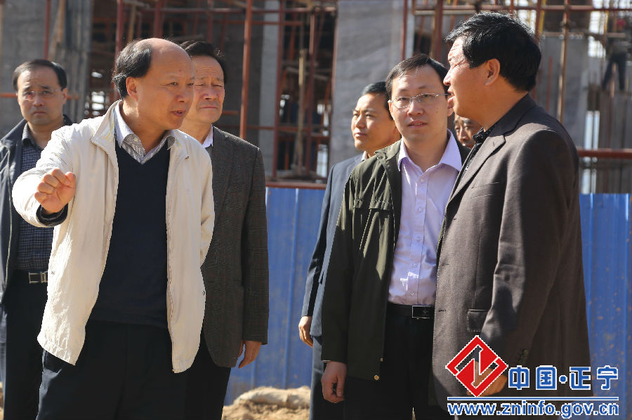 在核桃峪煤矿主井区施工现场调研.jpg 国家能源局调研核桃峪煤电项目建设情况