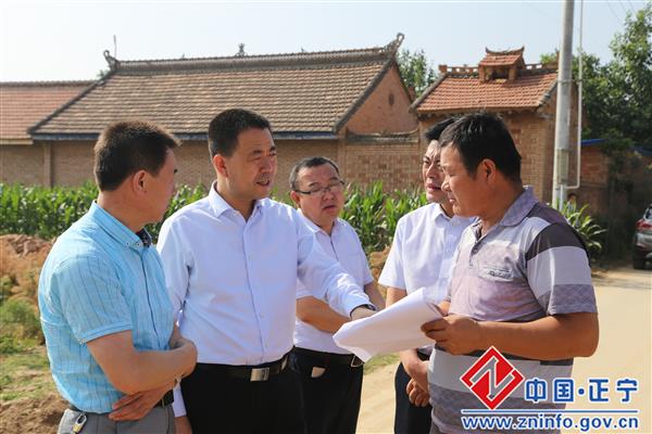 张龙杰督查甜罗高速南罗公路项目建设