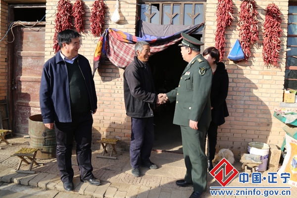 黄书伴在正宁县西坡乡宣讲党的十八届四中全会精神