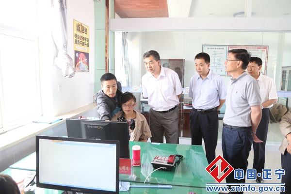 1.jpg 省工商局局长郭承录调研我县工商行政管理工作