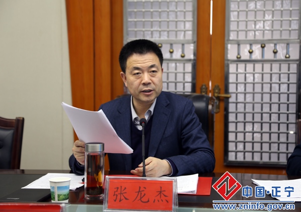 4.jpg 张龙杰主持召开县十六届人民政府第三十九次常务会议