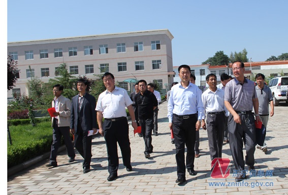 张龙杰调研全县教育工作