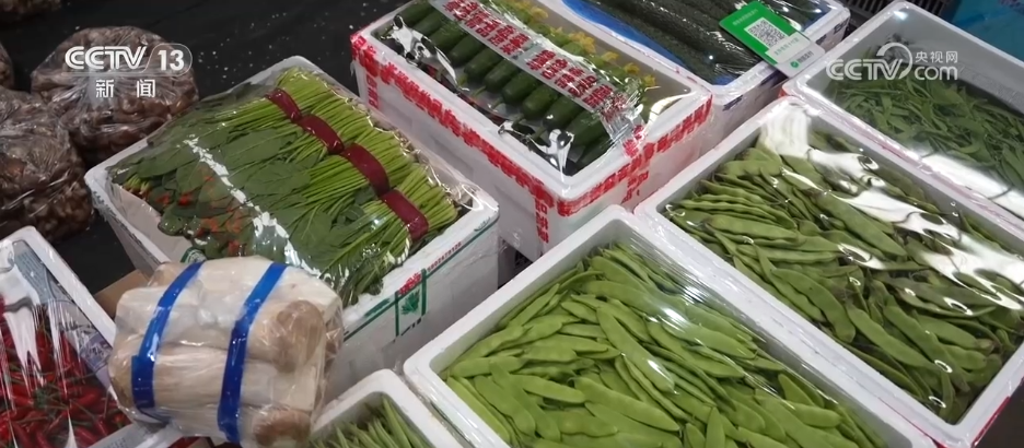 各地果蔬年货市场货足价稳 “菜篮子”新春保供“不断档”