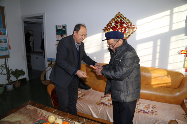 张国珍走访慰问离退休老干部