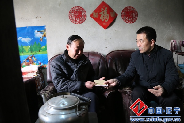 张龙杰赴罗川社区宣讲党的十八届六中全会精神