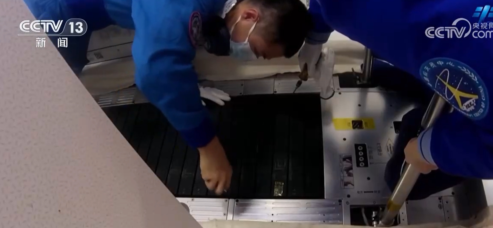 在轨两月余 神二十一乘组科研忙不停