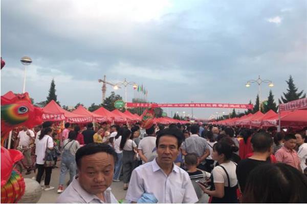 正宁县成功举办“穿越子午岭 探秘秦直道”暨旅游美食文化特色农副产品展销推介会