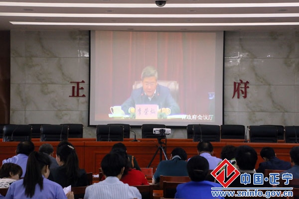 57.jpg 正宁县组织收听收看全省“三证合一”登记制度视频会