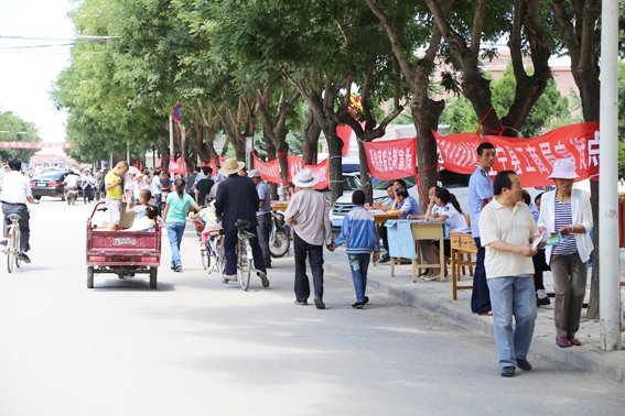 正宁县开展反邪教集中宣传活动