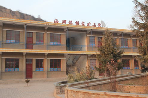 蔡文辉深入解家川村开展群众路线教育实践活动