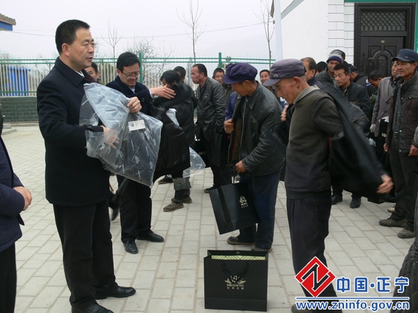 张龙杰赴松树坪村调研精准扶贫精准脱贫工作并看望慰问贫困群众