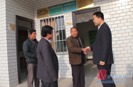 张龙杰看望慰问困难群众