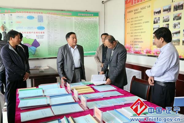 正宁县党政考察团赴合水西峰镇原观摩学习精准扶贫及城乡环境综合整治工作