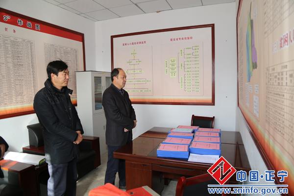 张国珍到宫河镇长口子村督查脱贫验收准备工作