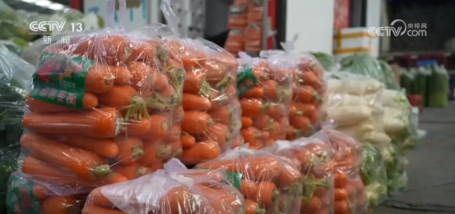 各地果蔬年货市场货足价稳 “菜篮子”新春保供“不断档”