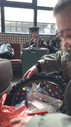 开包！这届农民工老乡过年回家都带啥？