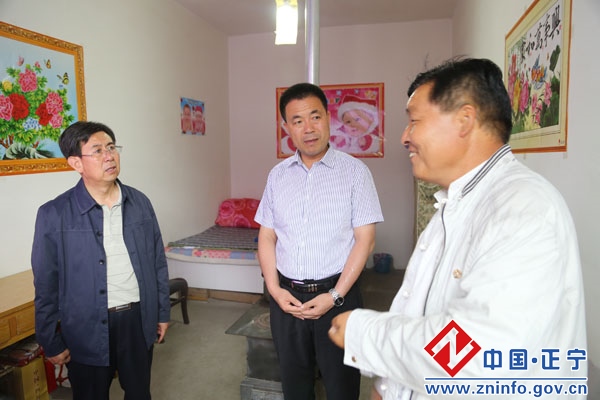7.jpg 董建镇督查正宁县双联精准扶贫和美丽乡村建设工作