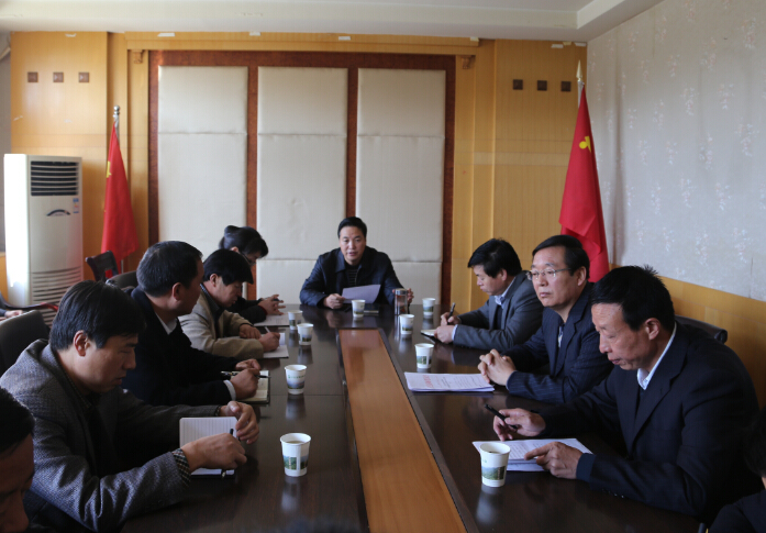 蔡文辉主持召开2014年冬季供热安排会