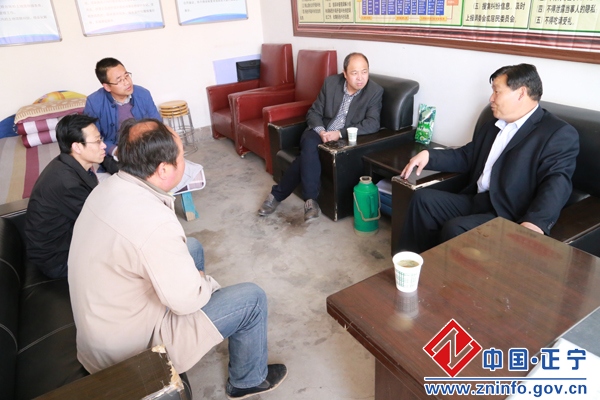 张国珍赴双联点五顷塬乡孟河村调研双联工作