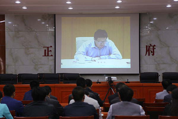 正宁县组织收听收看全国支持贫困县开展统筹整合使用财政涉农资金试点电视电话会议