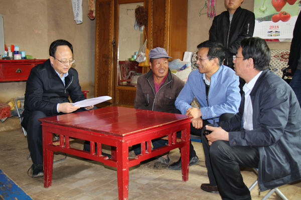 李银赴佛堂村细化完善“一户一策”方案