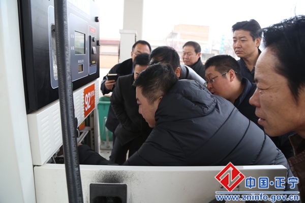 IMG_4414.jpg 市检查组赴正宁县开展市场联合执法大检查活动