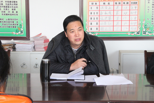 蔡文辉深入解家川村开展群众路线教育实践活动