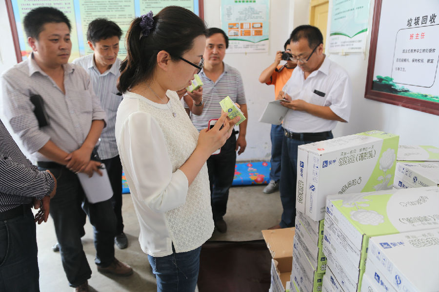 石芳督查全县校园安全工作