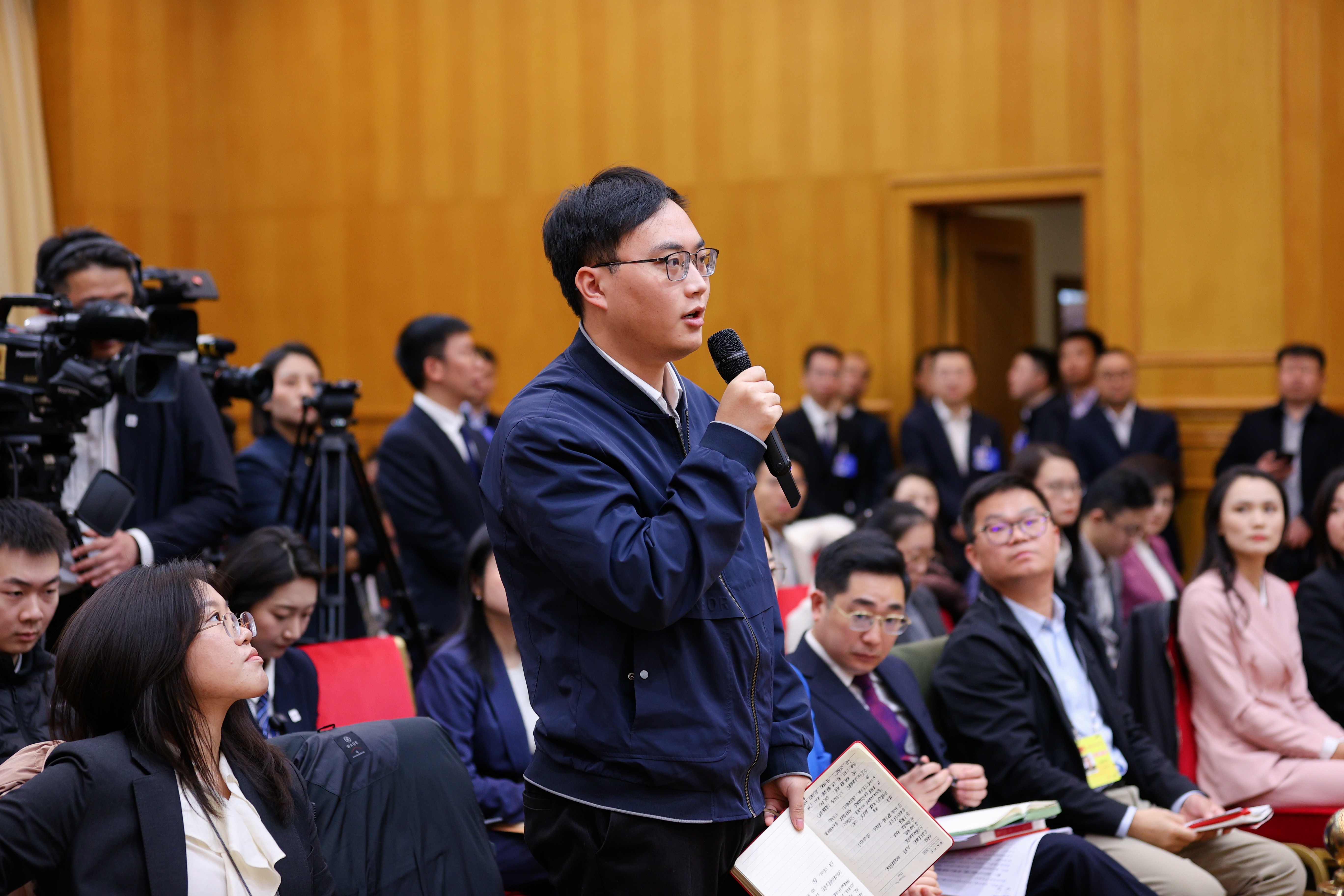 十四届全国人大四次会议贵州代表团举行开放团组会议并回答媒体记者提问——合力惠民 情暖黔地