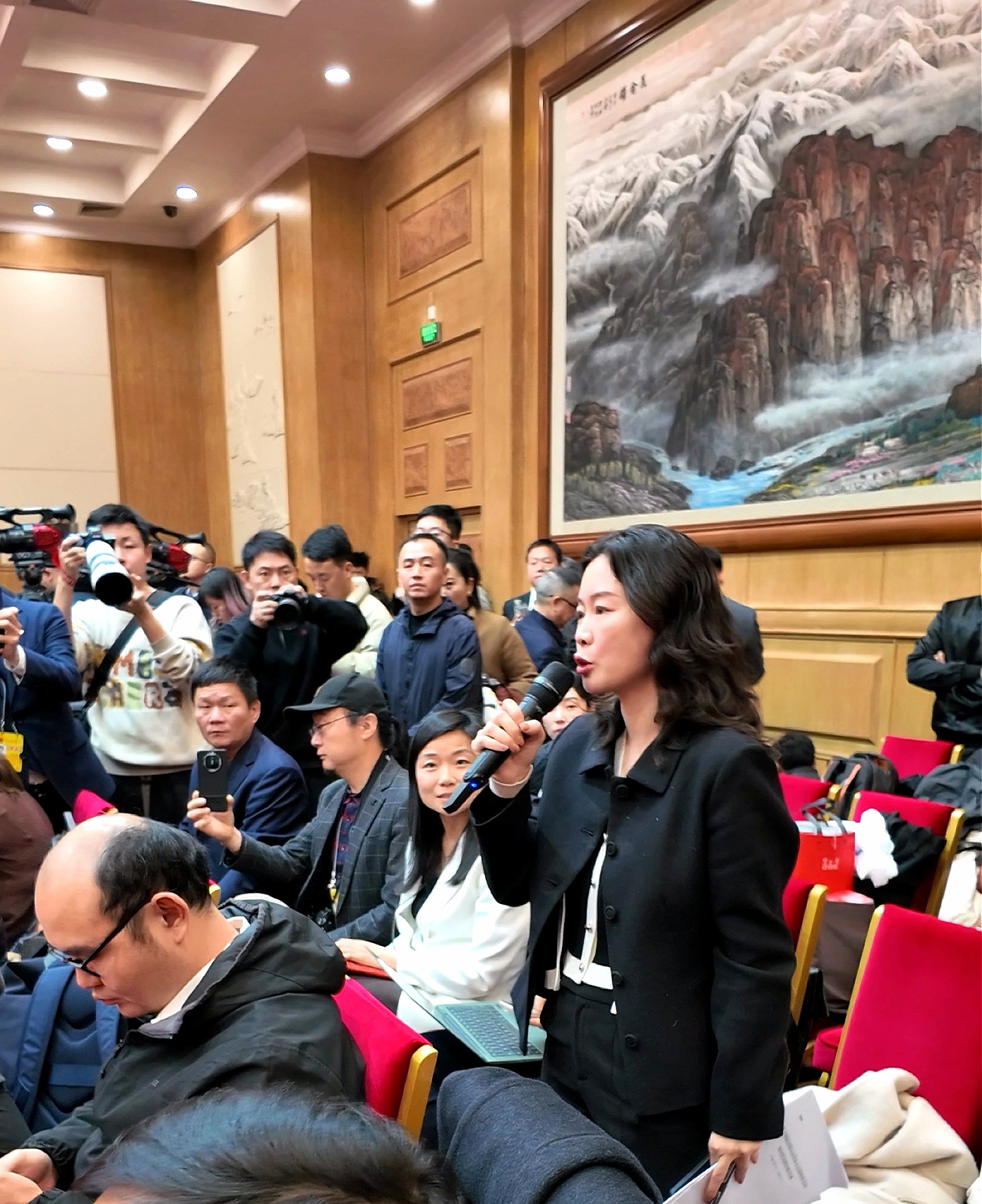 十四届全国人大四次会议四川代表团举行开放团组会议并回答媒体记者提问——科技破题，闯出“天府粮仓”新天地