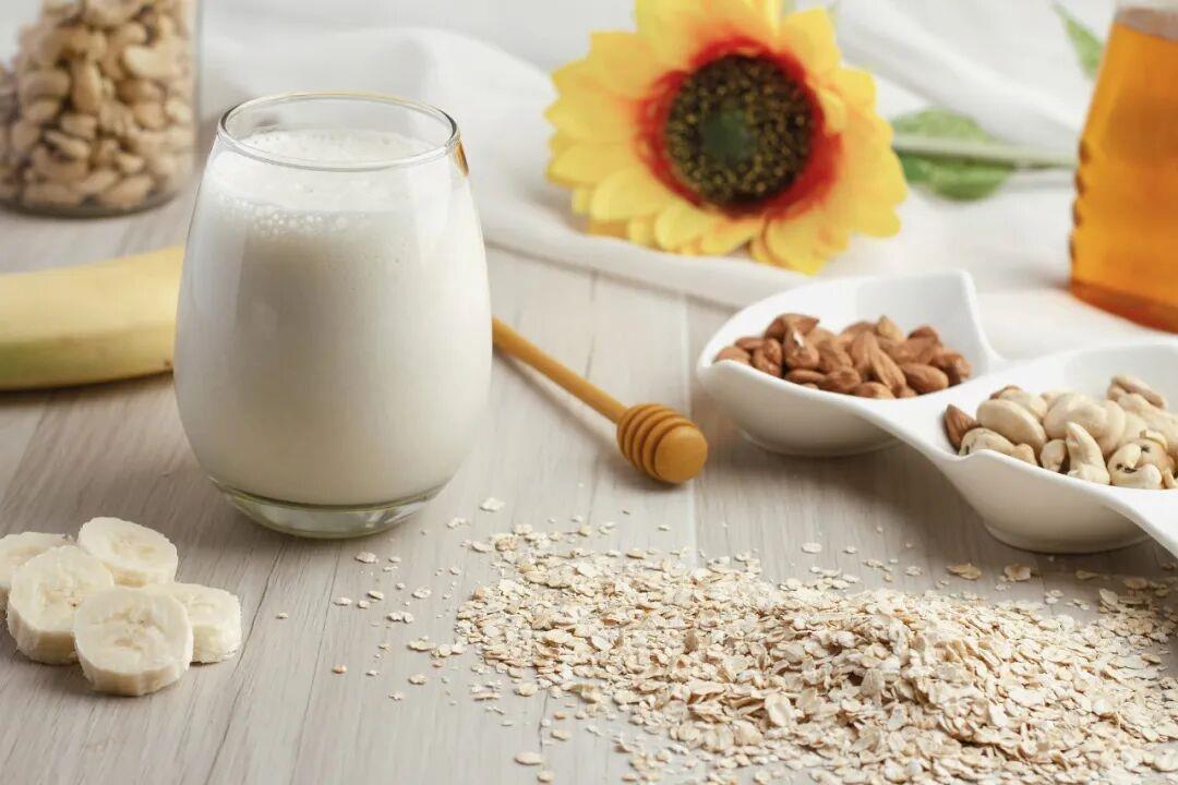 快停下！这些你常喝的“牛奶” 可能不仅浪费钱还没营养